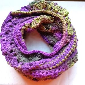 CROCHET HAND MADE INFINIT SCARF purple and green color